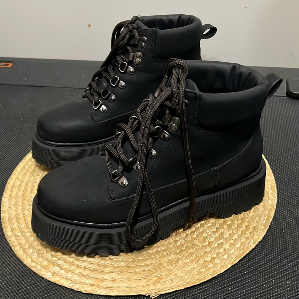 Ardene Y2K Platform Chunky Gorpcore Combat Boots Size 10
